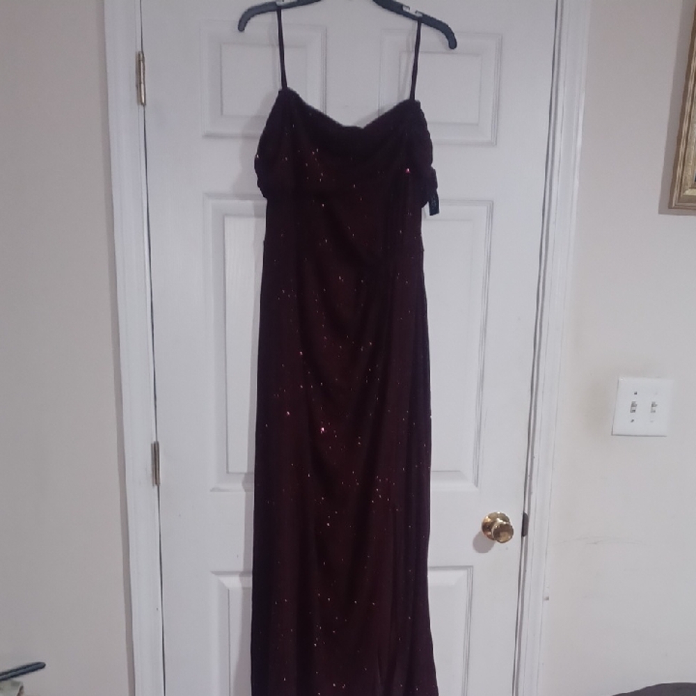 Elegant Burgundy Evening Gown.  Made With A Pretty Glitter Material.  Size XL